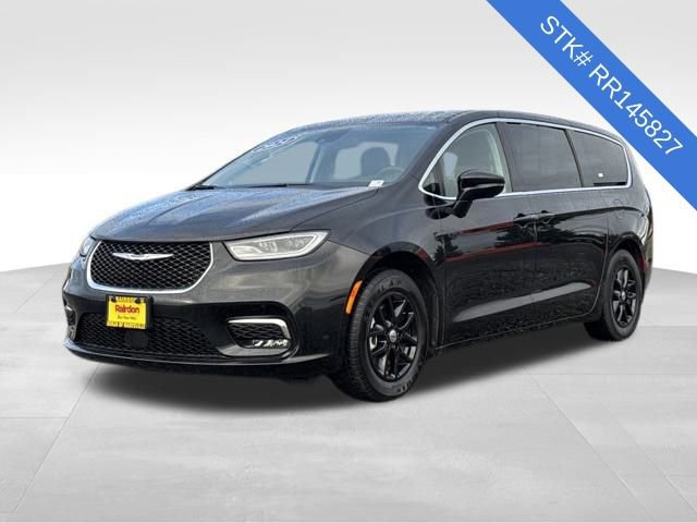 Used 2024 Chrysler Pacifica Touring-L image 3