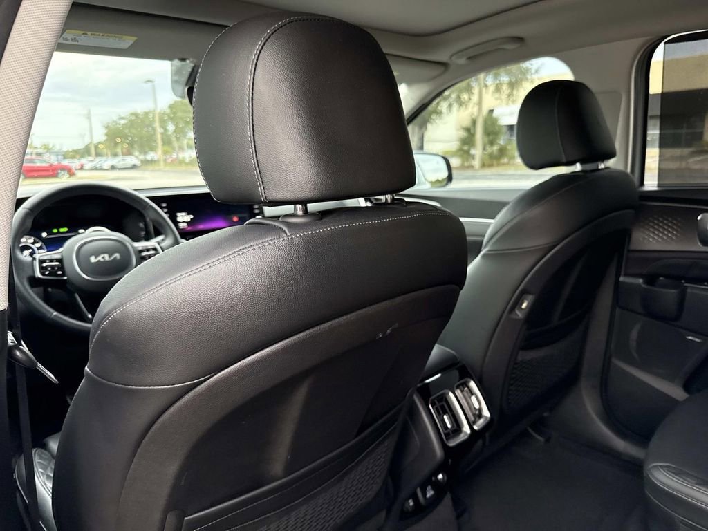 Used 2023 Kia Sorento SX image 12