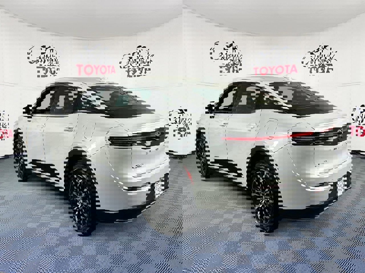 Used 2026 Toyota Crown XLE image 5