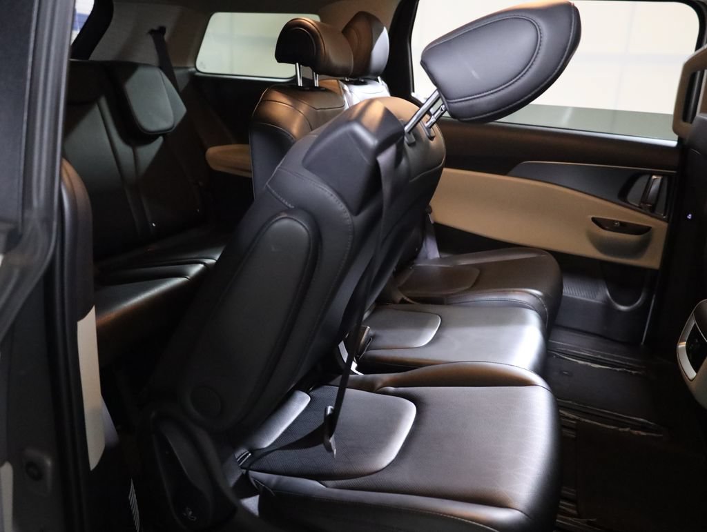 Used 2022 Kia Carnival LX FWD image 38