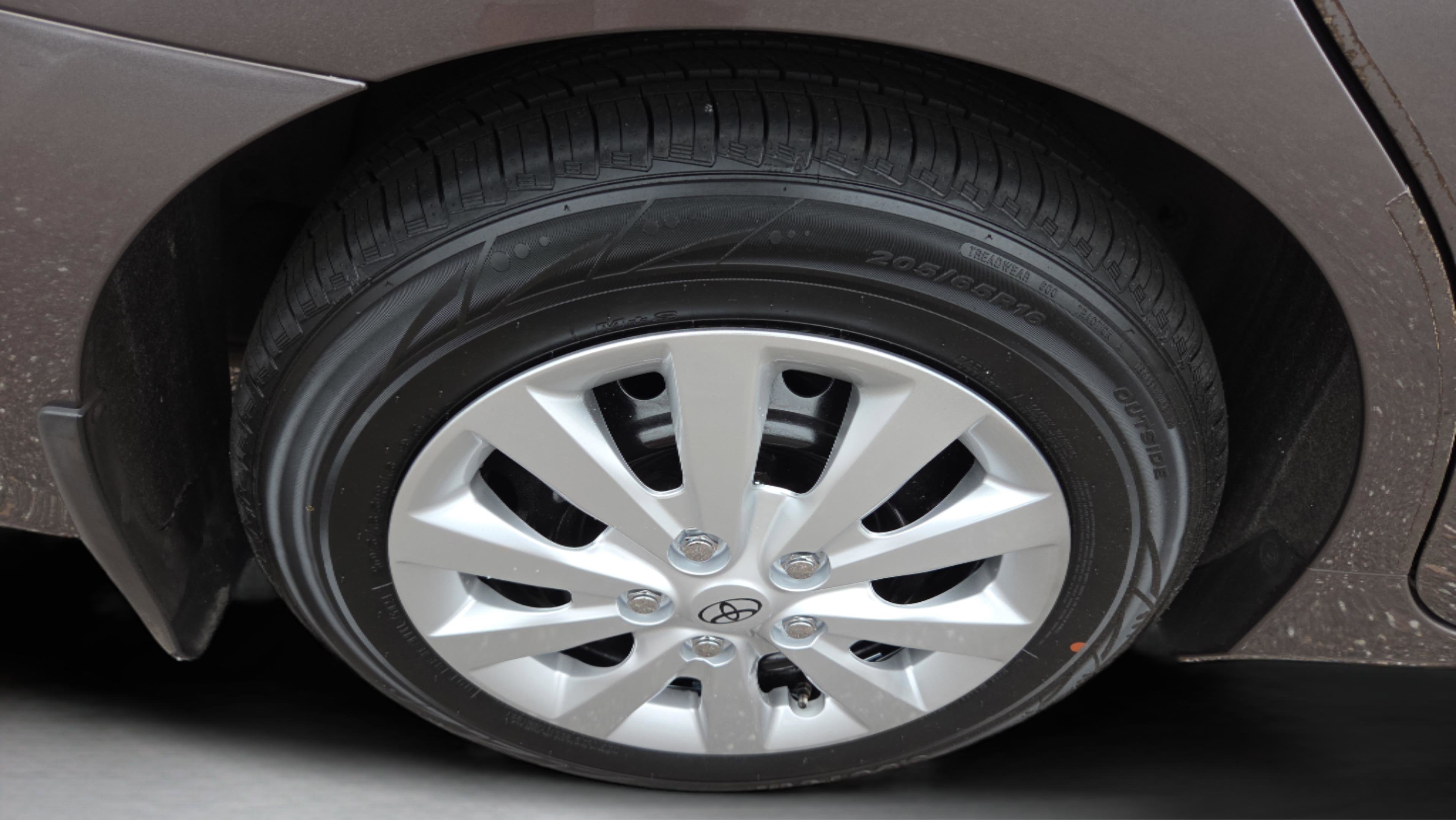 Used 2015 Toyota Camry LE image 20