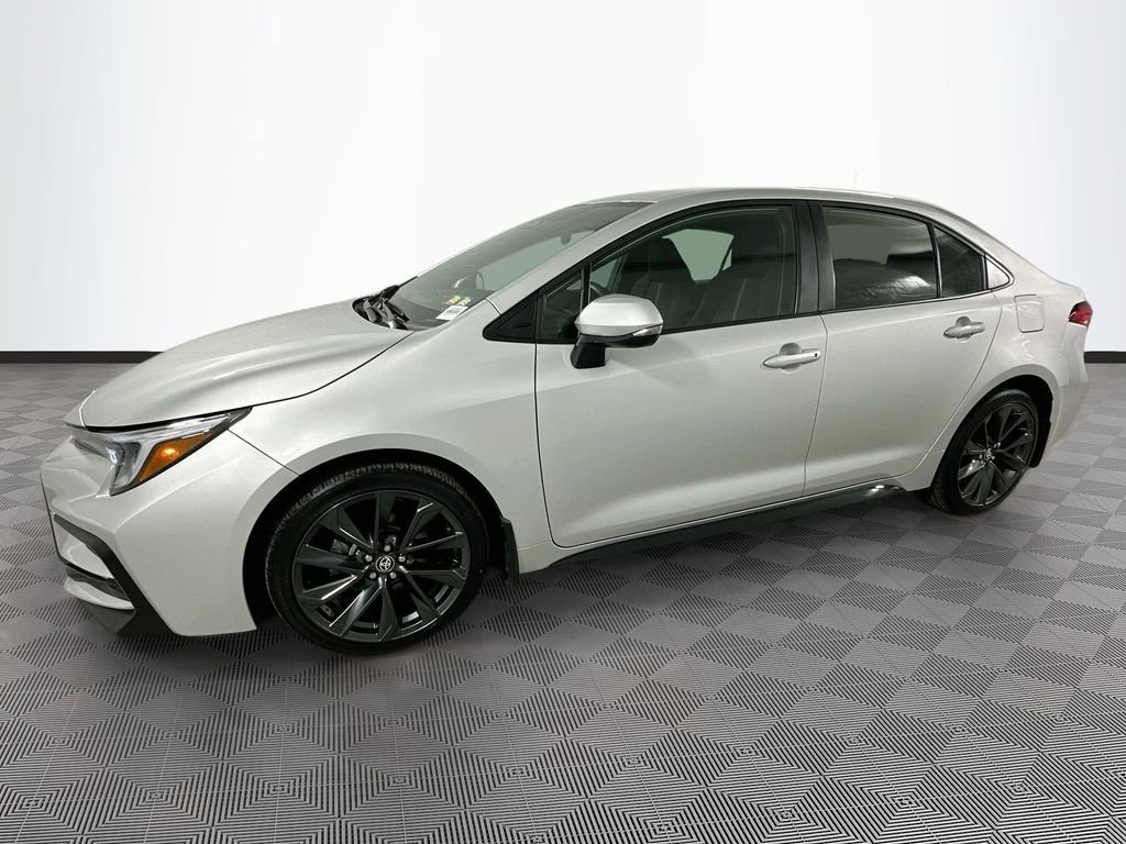 Certified 2025 Toyota Corolla SE FWD image 4