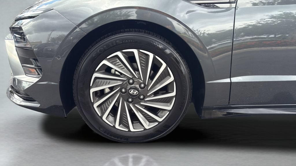 Certified 2025 Hyundai Sonata Limited FWD image 26