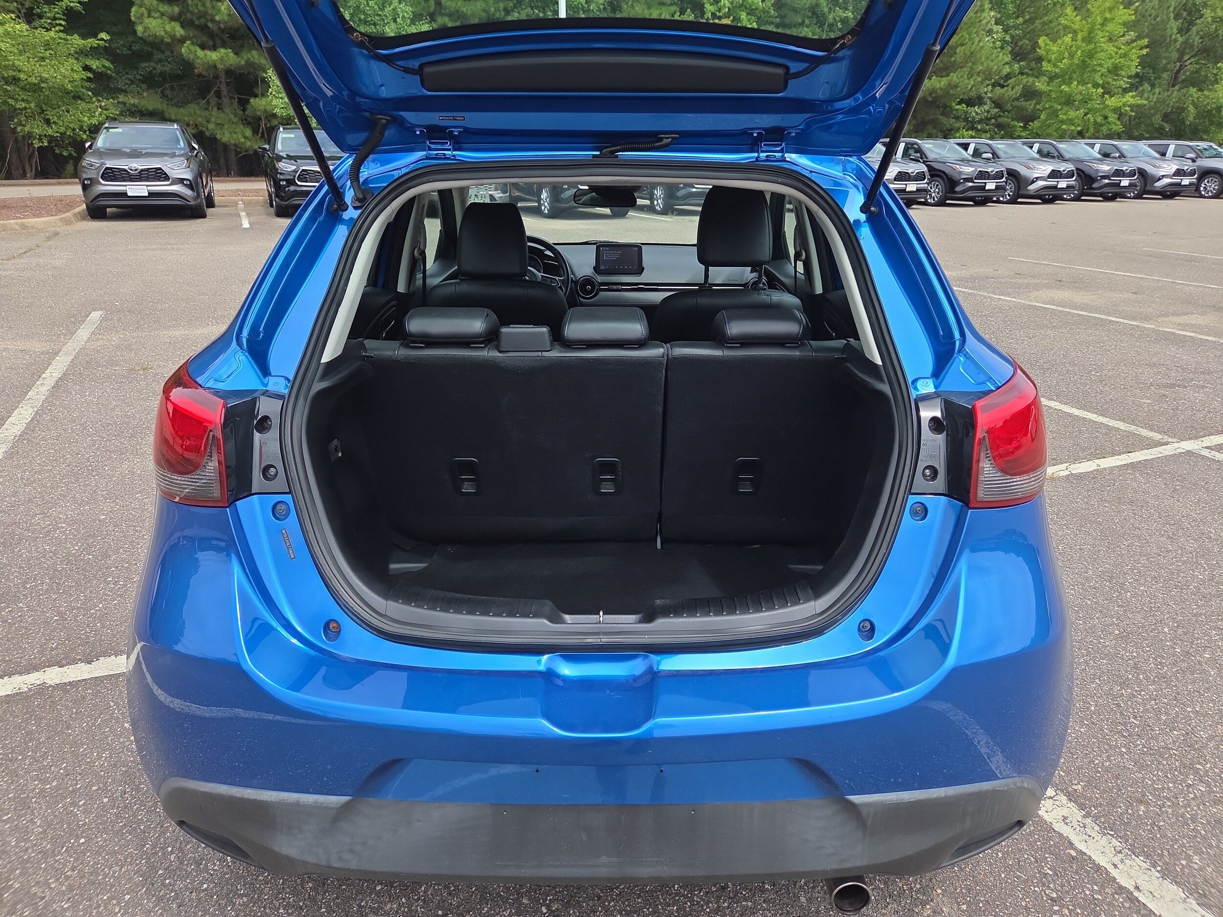 Used 2020 Toyota Yaris XLE FWD image 11