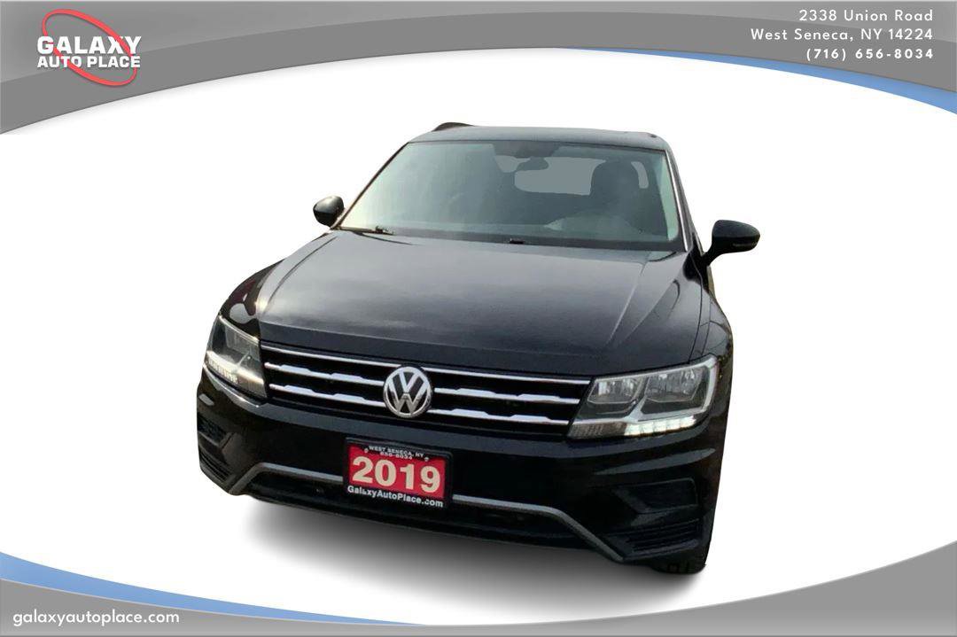 Used 2019 Volkswagen Tiguan SE w/ Panoramic Sunroof Package image 2