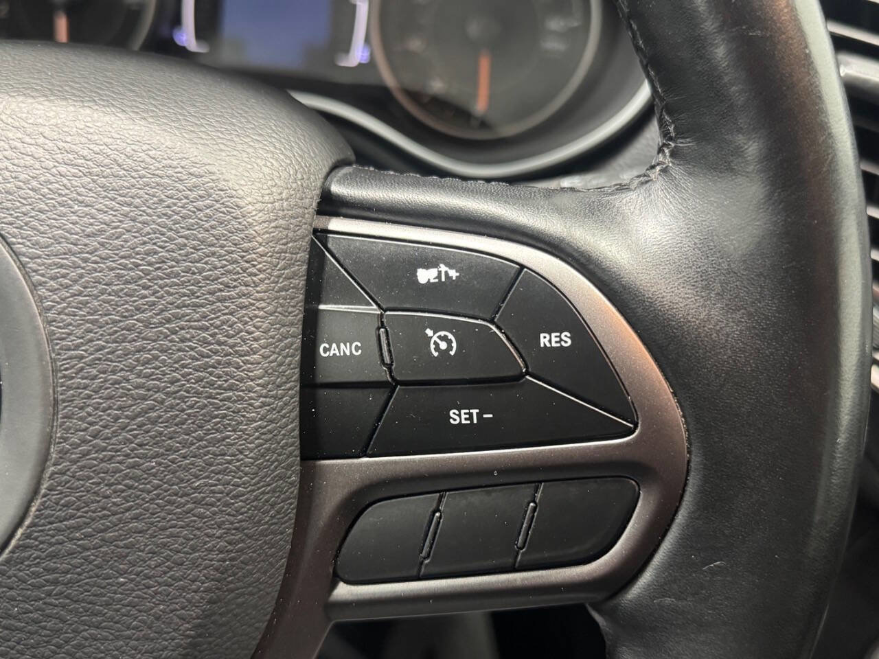 Used 2019 Jeep Cherokee Latitude w/ Cold Weather Group image 25