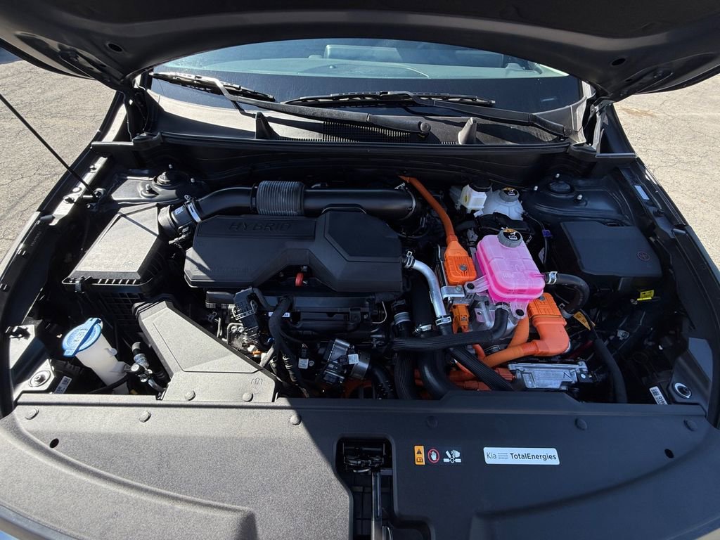 Used 2025 Kia Sportage LX image 28