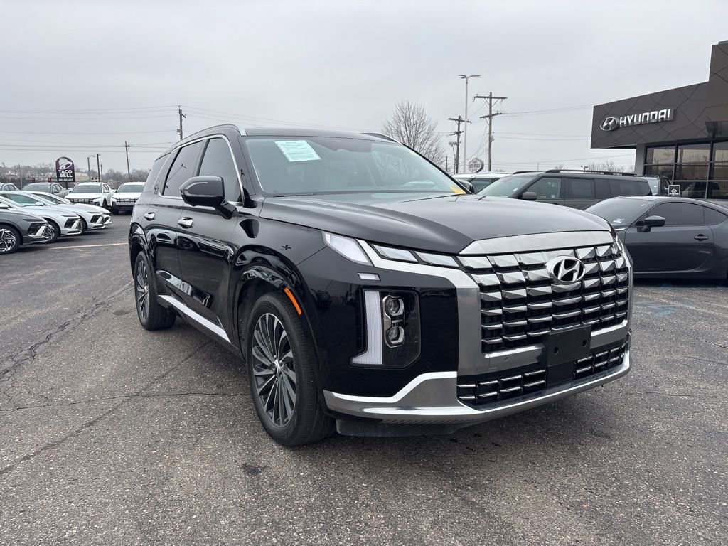 Used 2023 Hyundai Palisade Calligraphy w/ Cargo Package image 3
