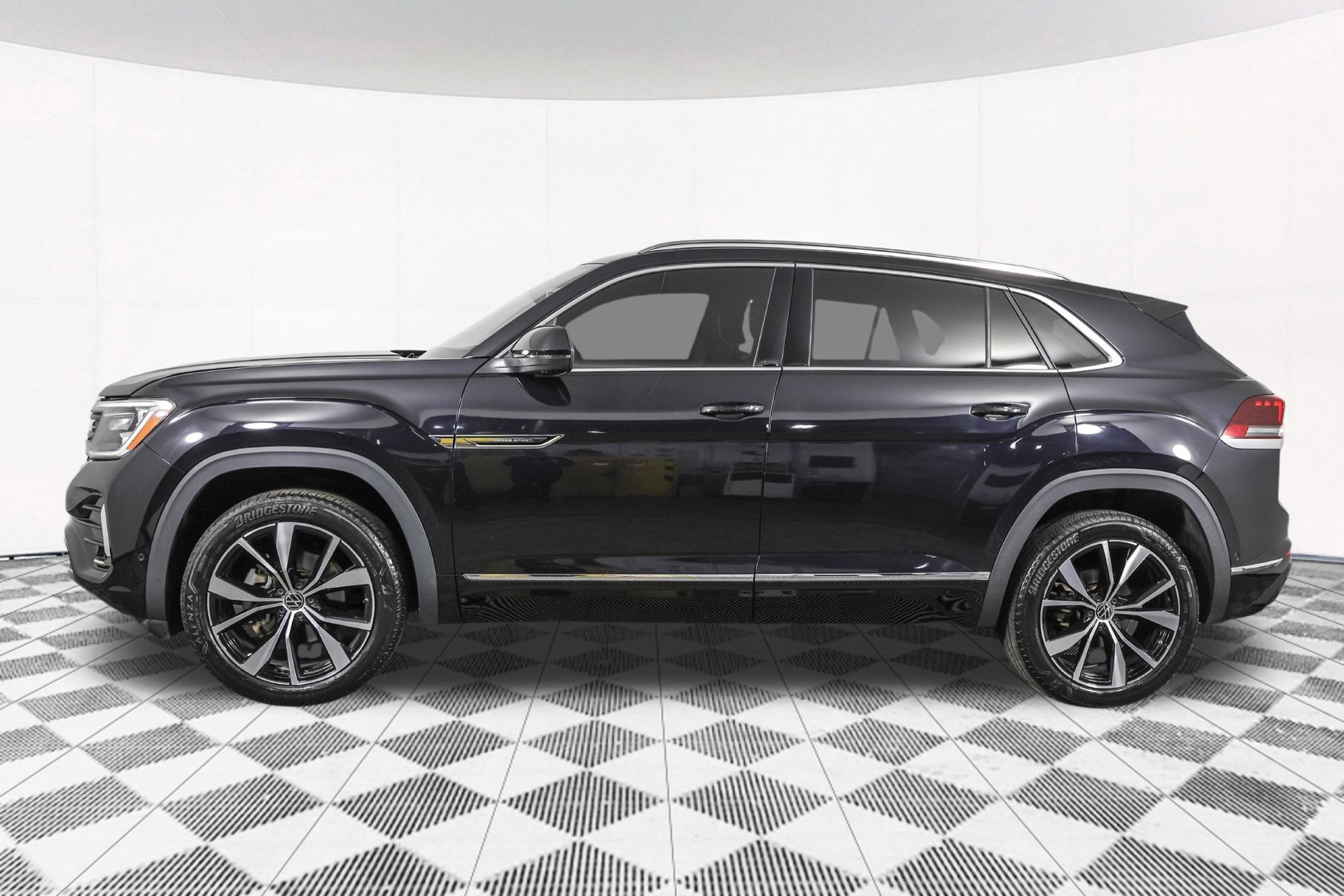 Used 2024 Volkswagen Atlas Cross Sport SEL Premium R-Line AWD/4WD image 18