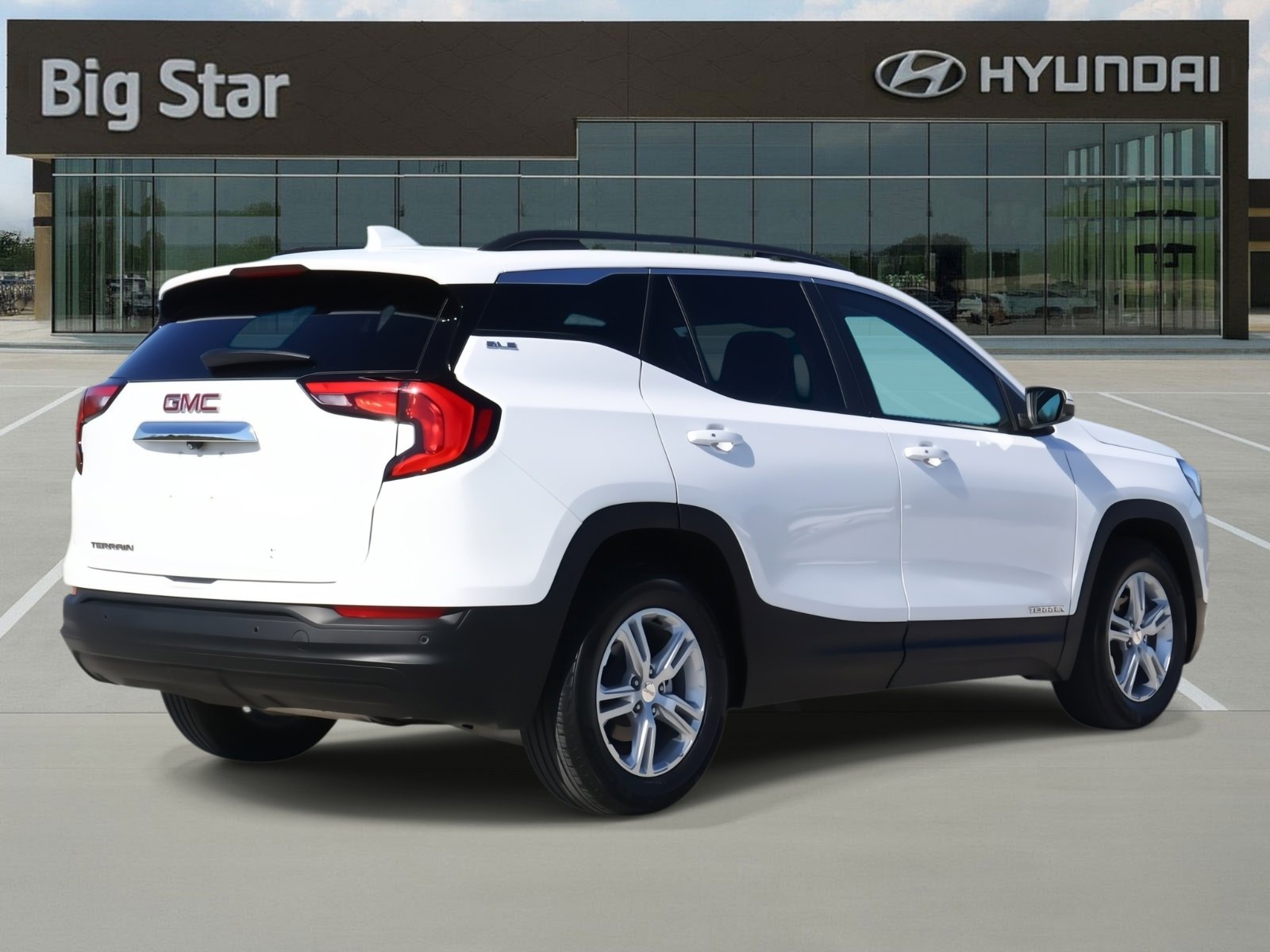 Used 2021 GMC Terrain SLE w/ Driver Convenience Package image 4