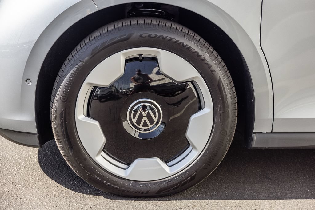 New 2025 Volkswagen ID. Buzz Pro S Plus AWD/4WD image 6