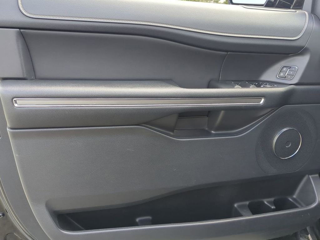 Used 2024 Ford Expedition XLT image 19