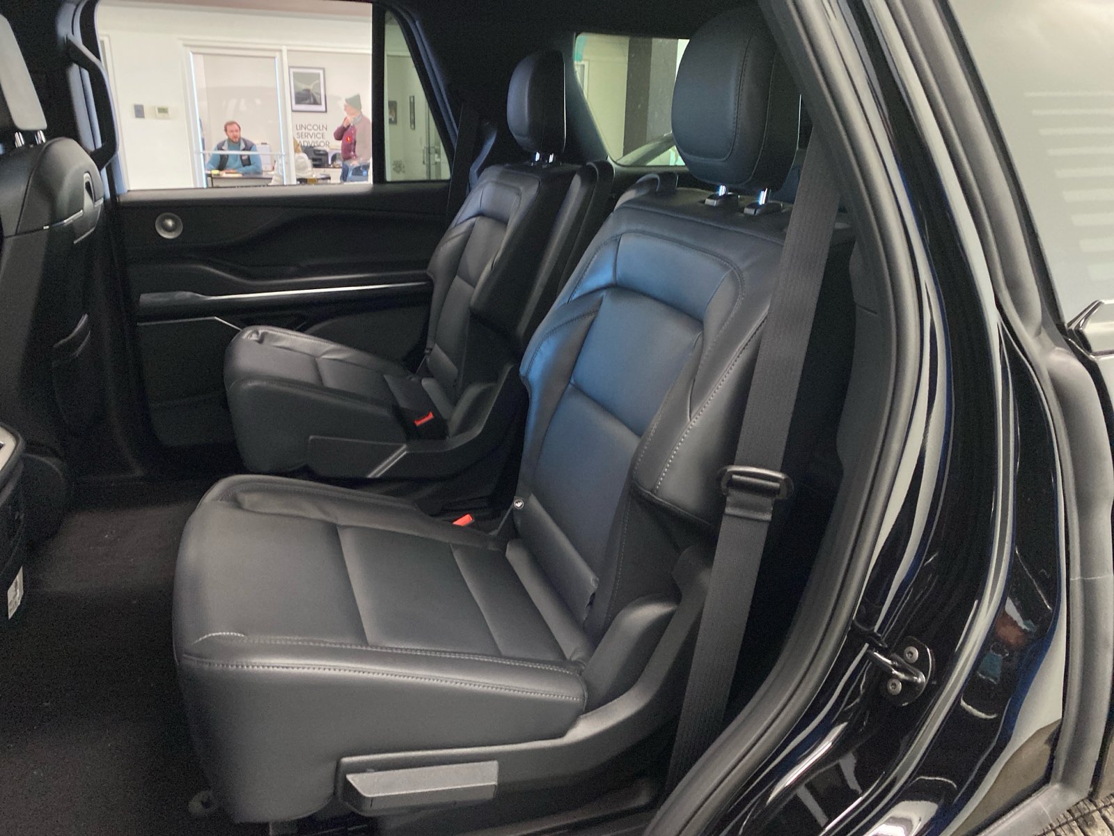 New 2026 Lincoln Navigator Reserve w/ Jet Appearance Package AWD/4WD image 12