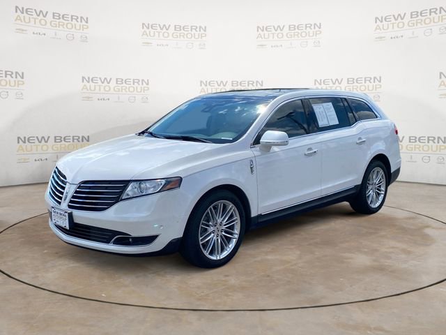 Used 2019 Lincoln MKT AWD image 1