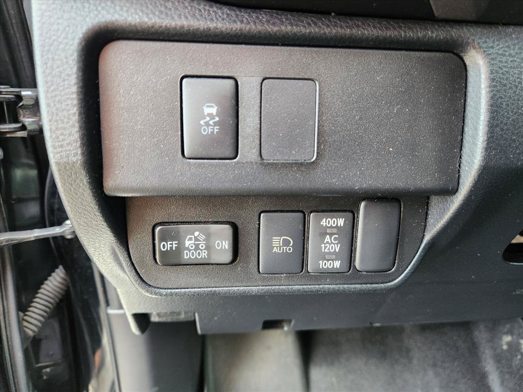Used 2020 Toyota Tacoma TRD Sport w/ TRD Premium Sport Package AWD/4WD image 19