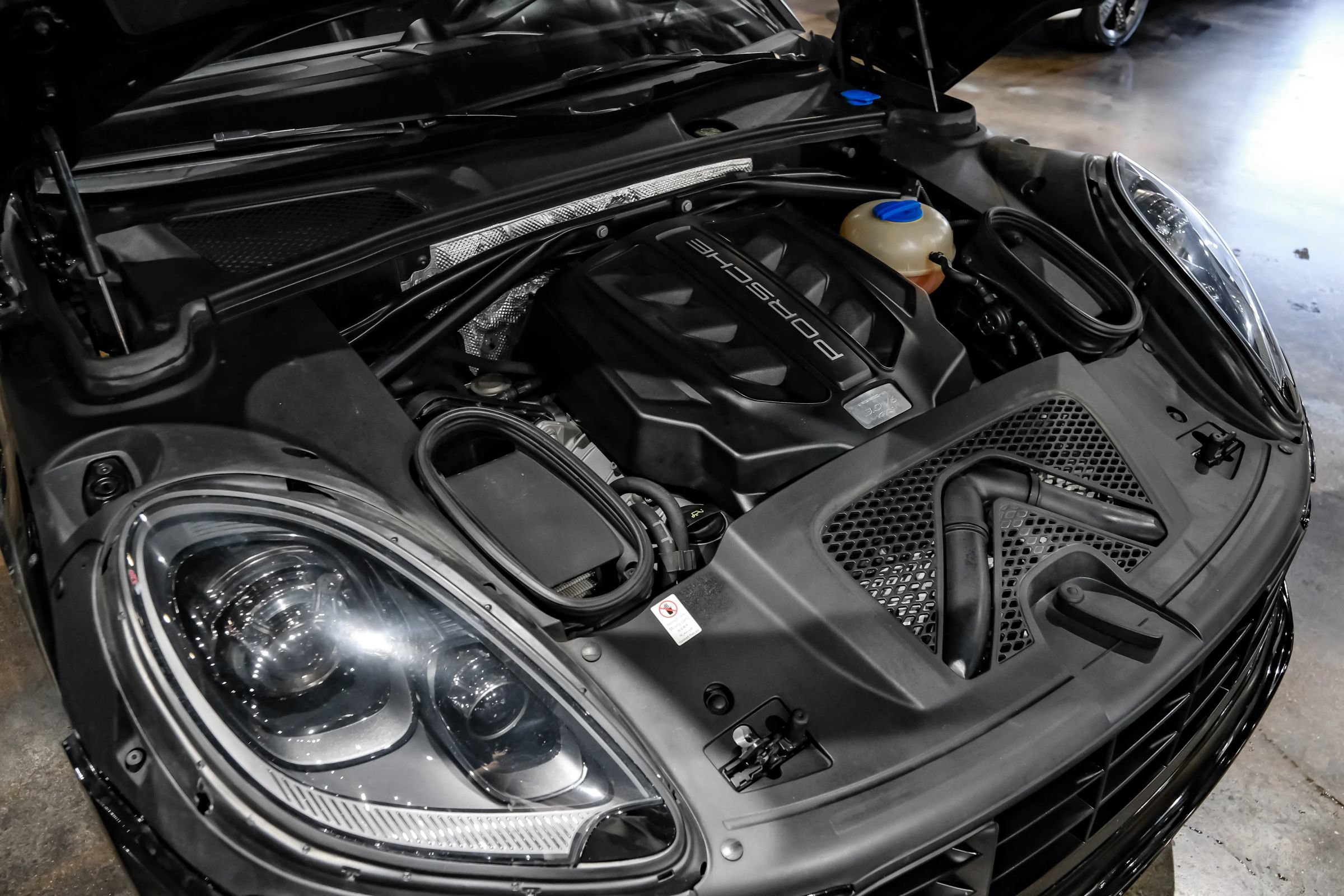 Used 2017 Porsche Macan GTS AWD/4WD image 62