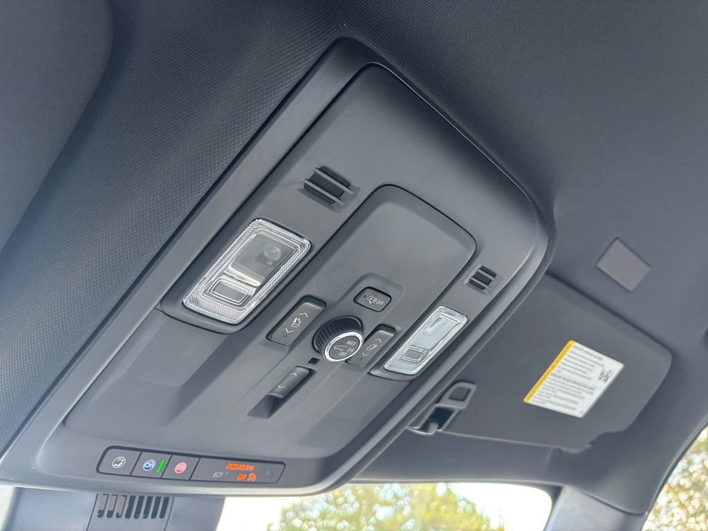 New 2025 Chevrolet Suburban Premier image 30