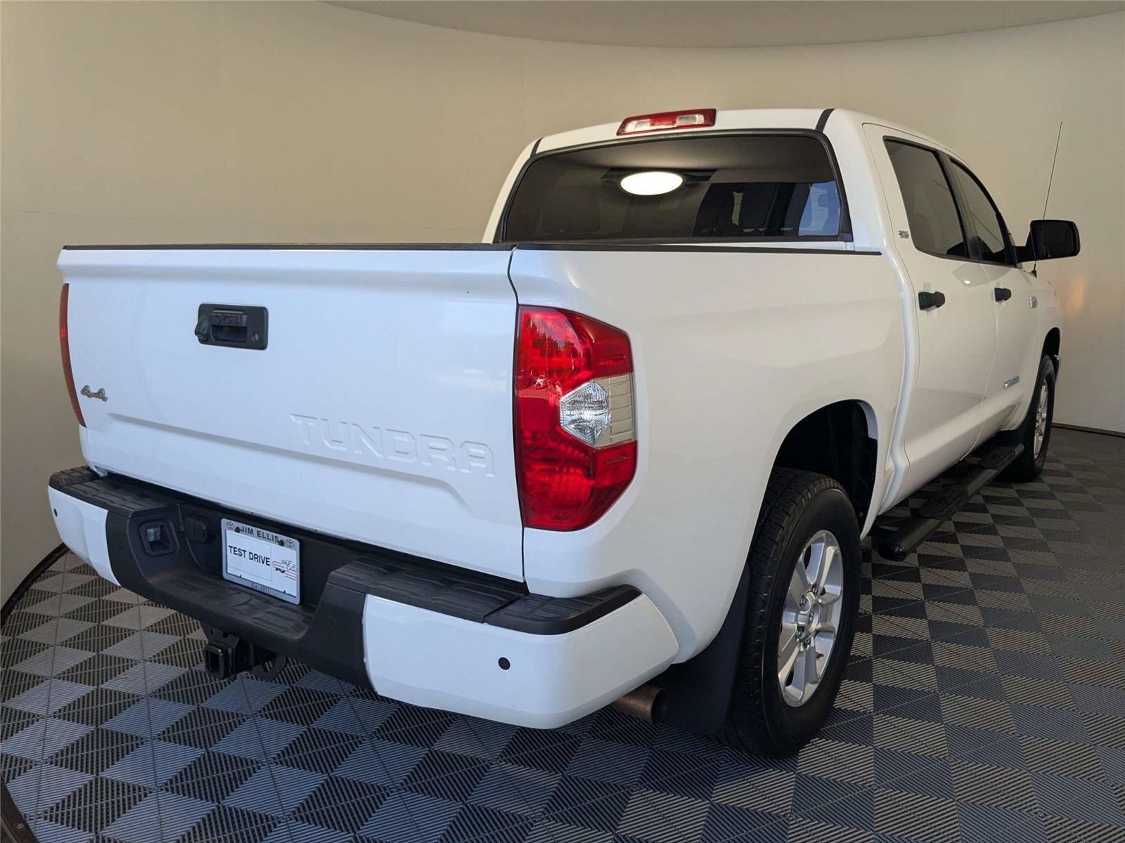 Used 2017 Toyota Tundra SR5 w/ SR5 Upgrade Package AWD/4WD image 6