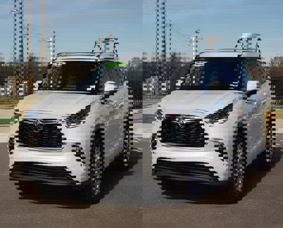 Used 2025 Toyota Highlander Limited image 25