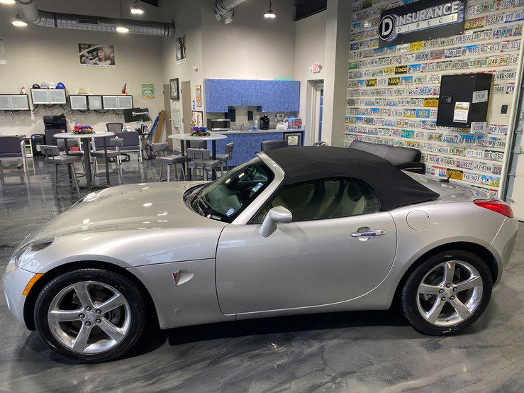 Used 2008 Pontiac Solstice Convertible w/ Premium Package image 3