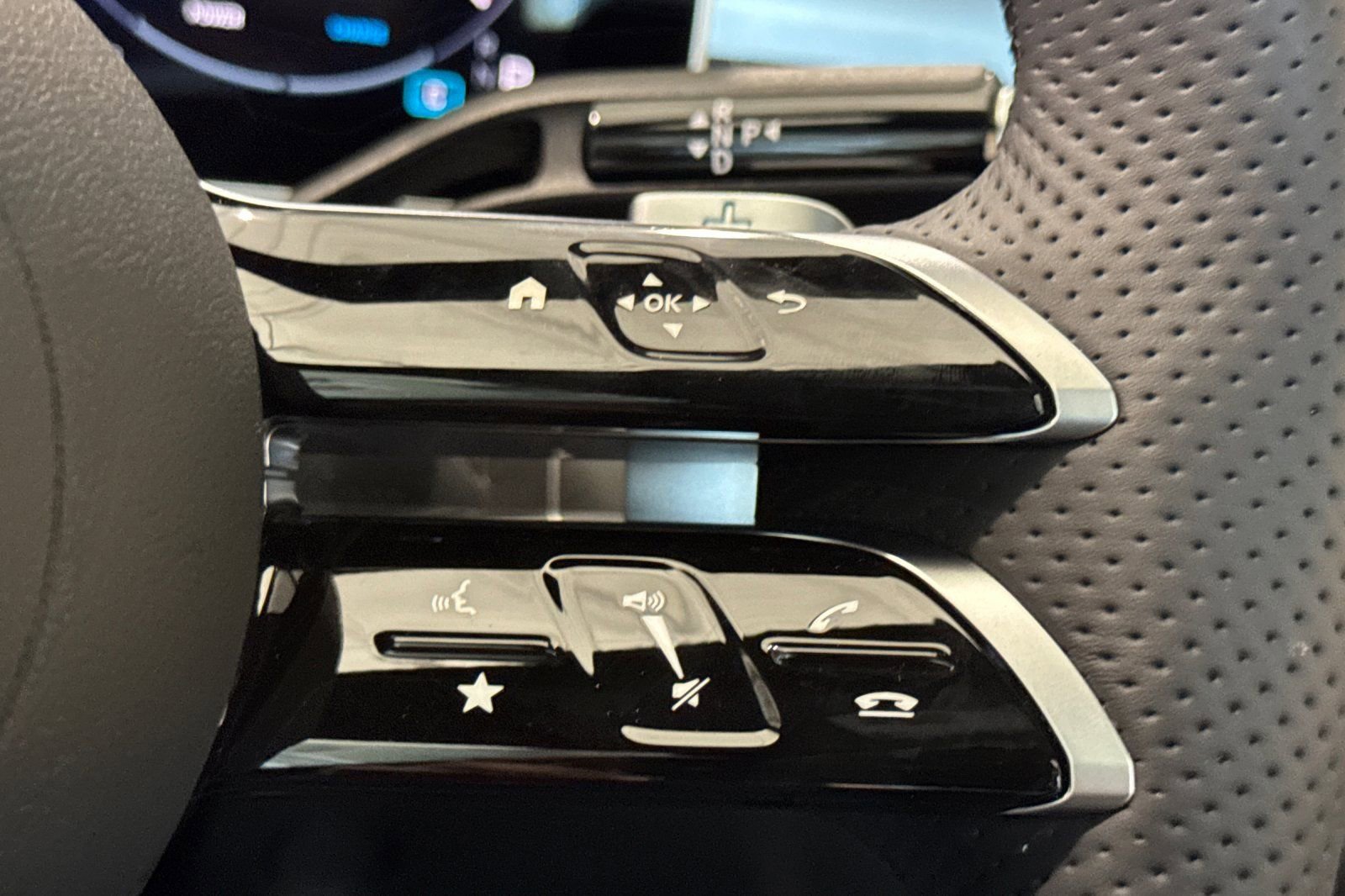 New 2025 Mercedes-Benz C 300 4MATIC Sedan image 35