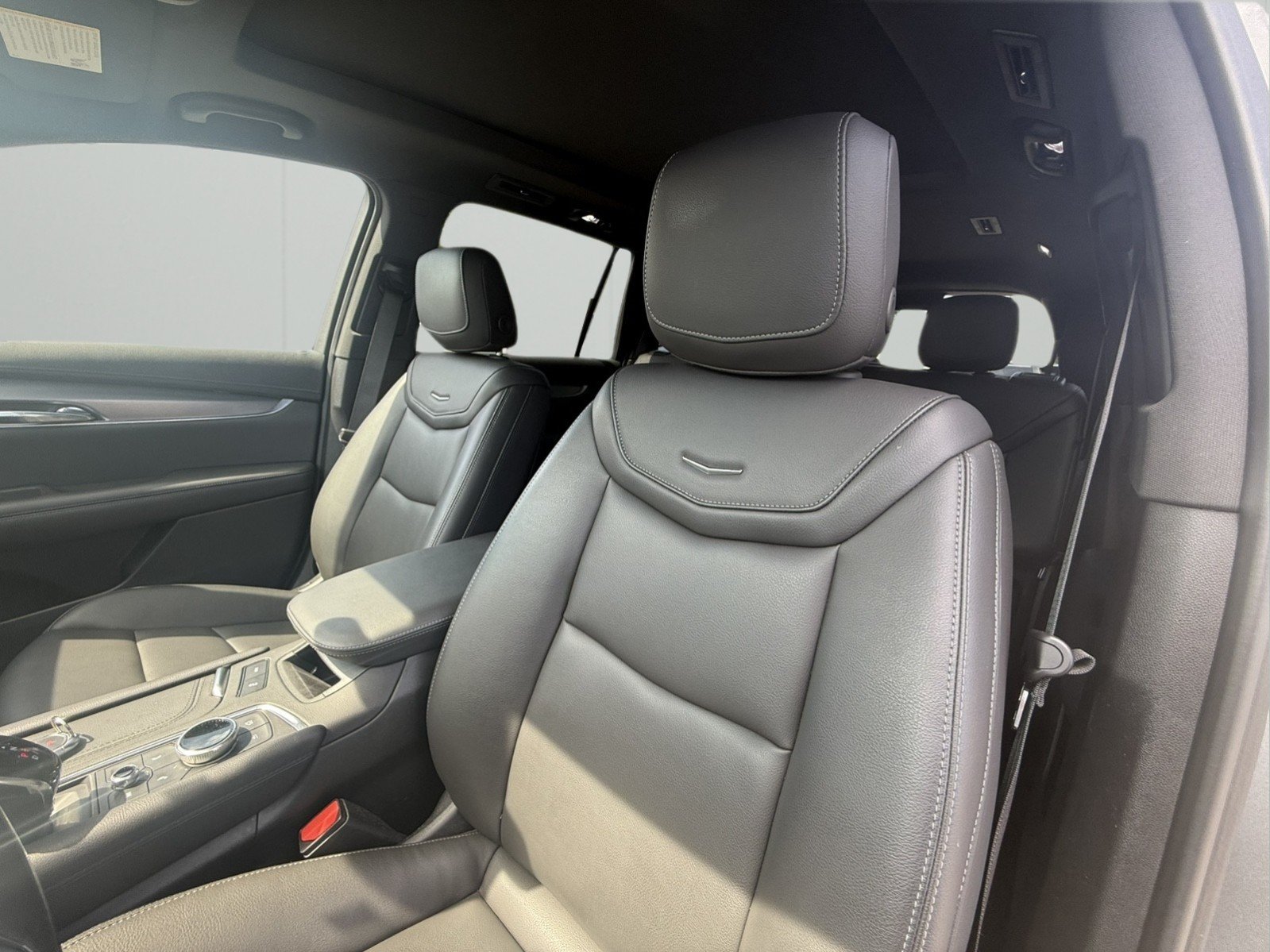 Used 2025 Cadillac XT6 Luxury w/ LPO, Floor Liner Package AWD/4WD image 10