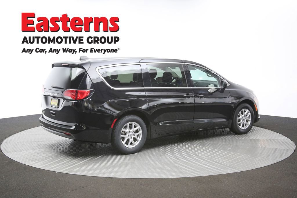 Used 2024 Chrysler Voyager LX image 40