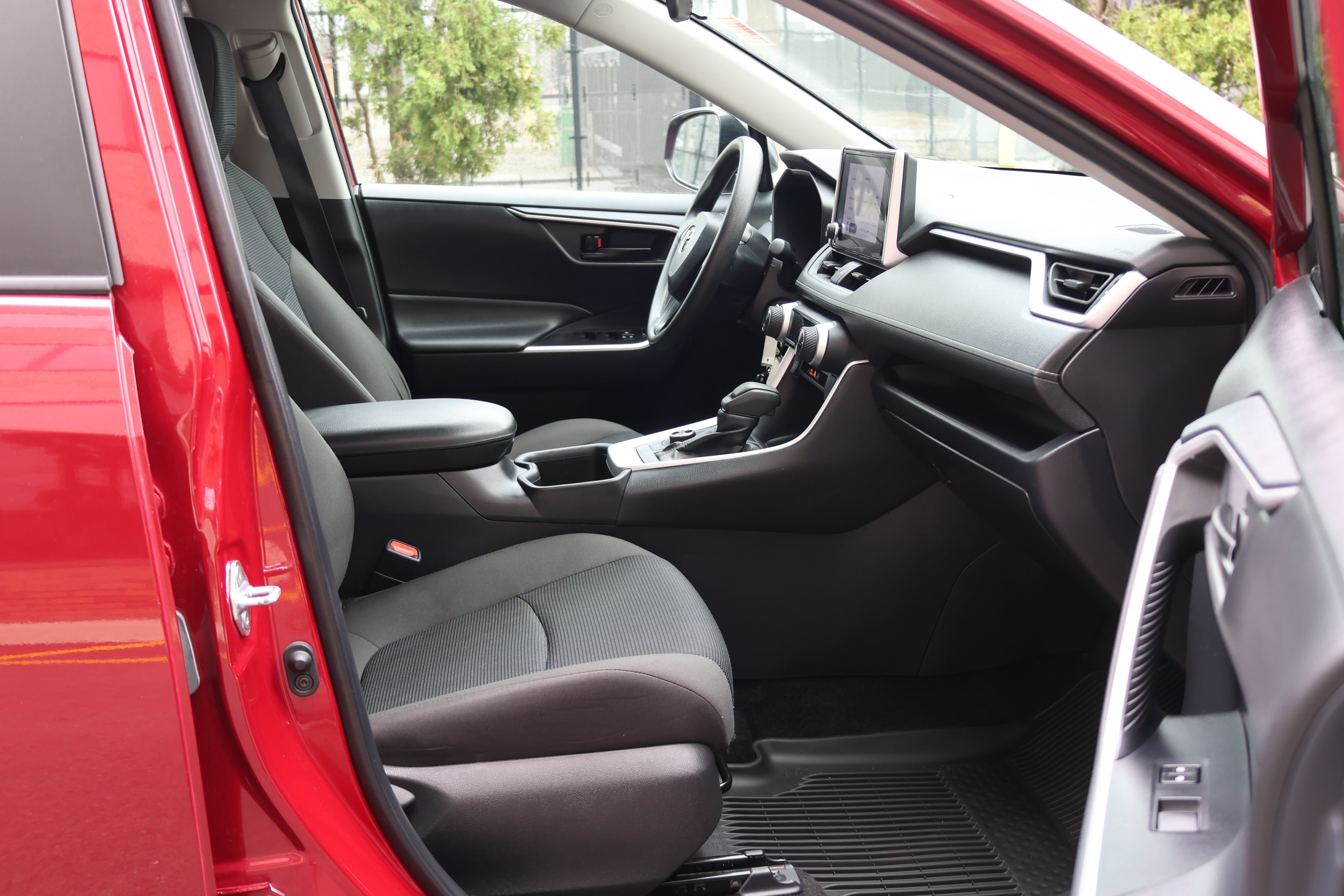 Used 2025 Toyota RAV4 LE AWD/4WD image 36