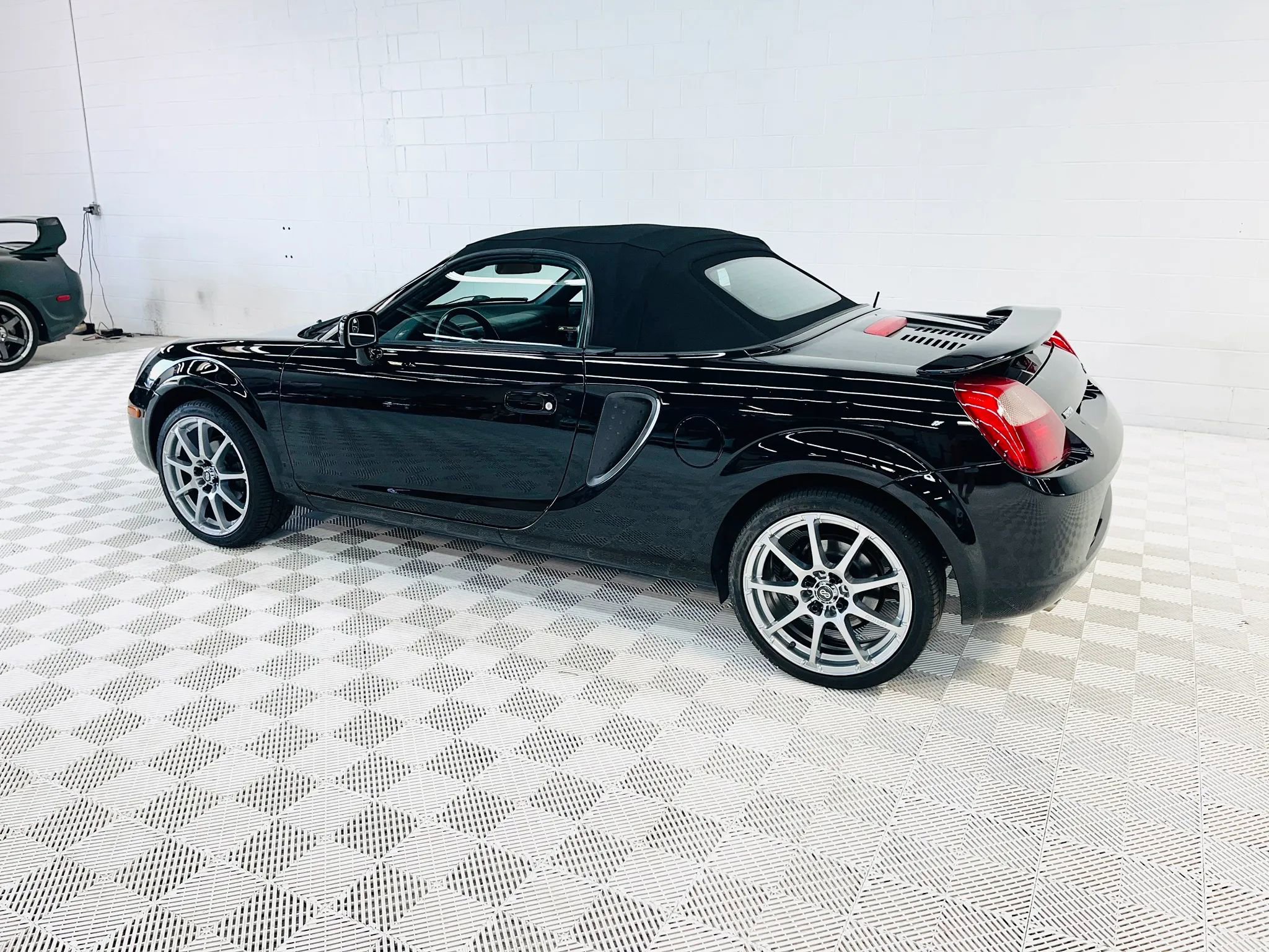 Used 2002 Toyota MR2 RWD image 5