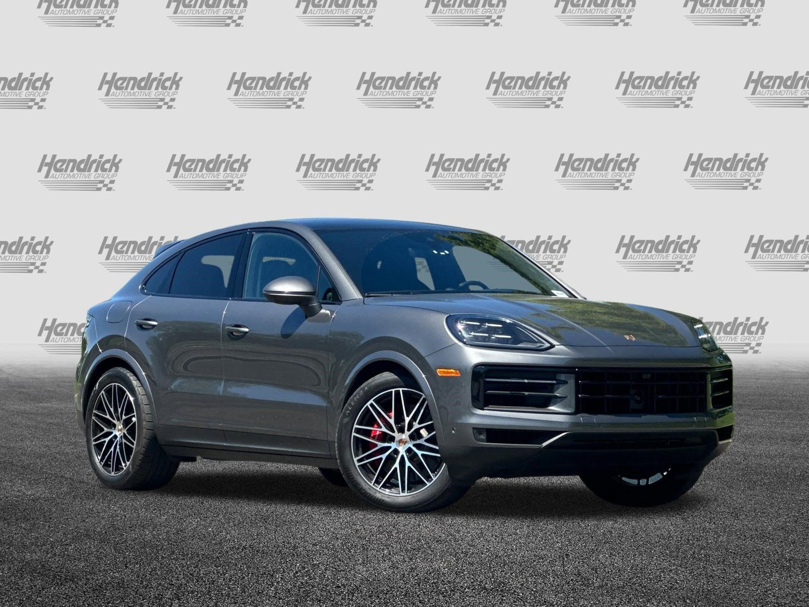 Used 2025 Porsche Cayenne S image 2