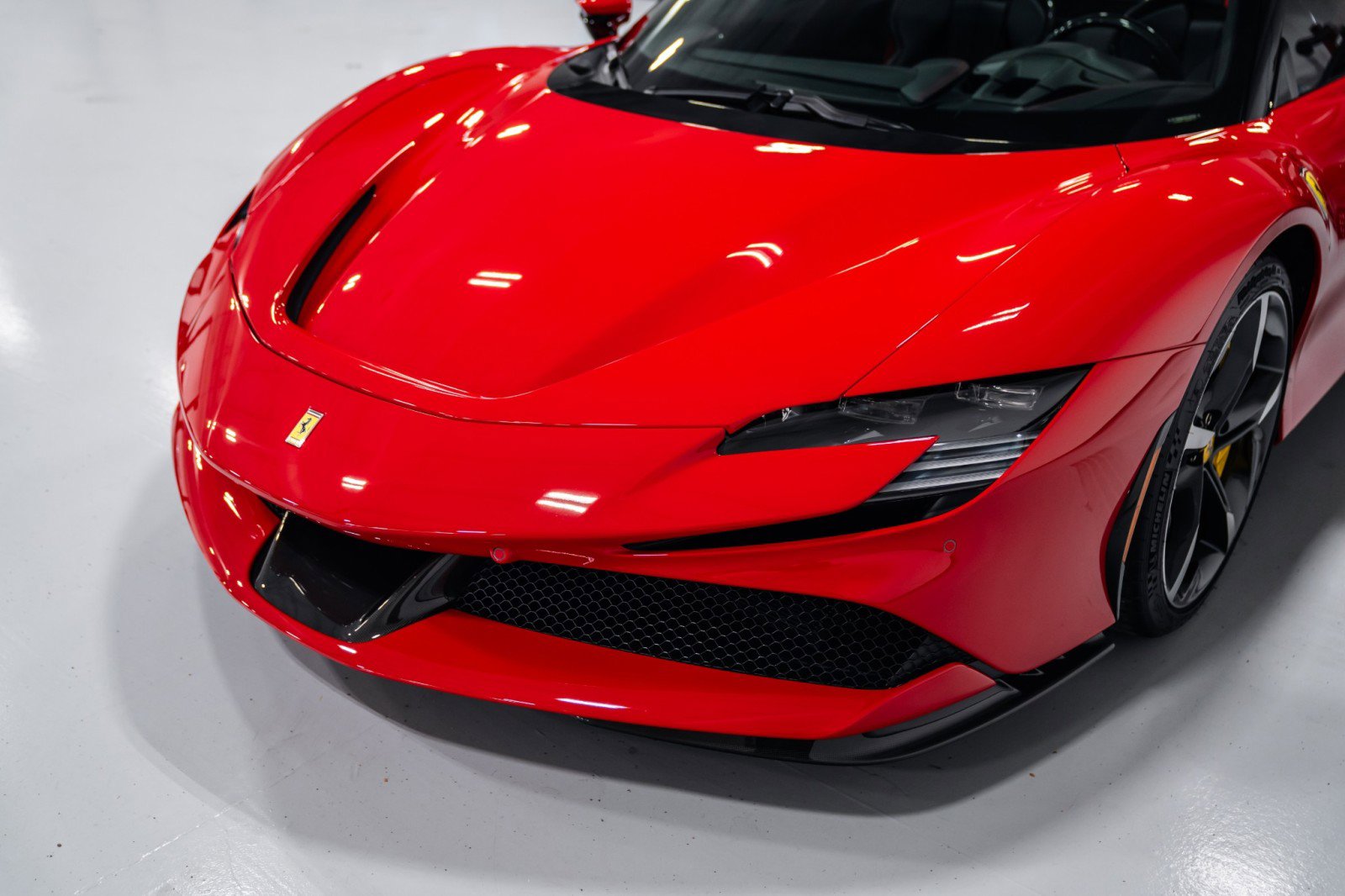 Used 2024 Ferrari SF90 Spider image 32