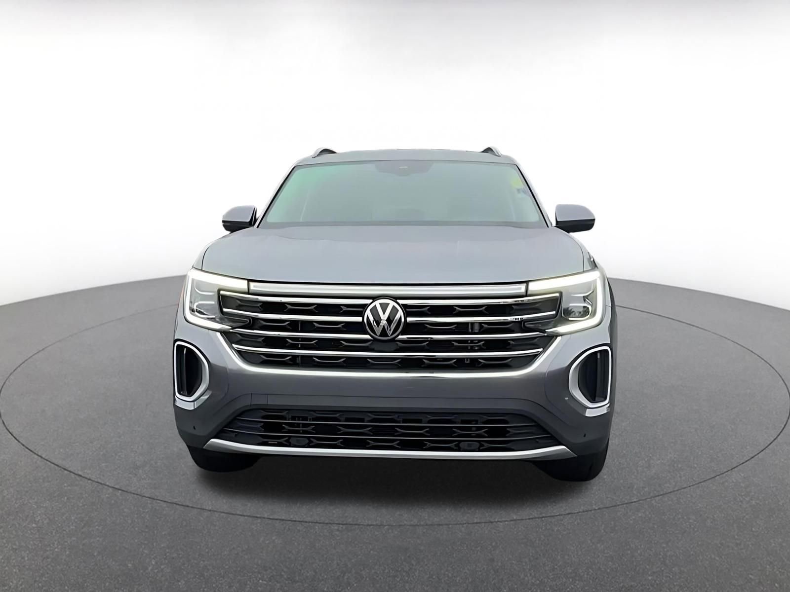 Used 2025 Volkswagen Atlas SE image 4