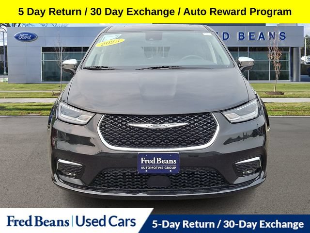 Used 2023 Chrysler Pacifica Limited FWD image 3