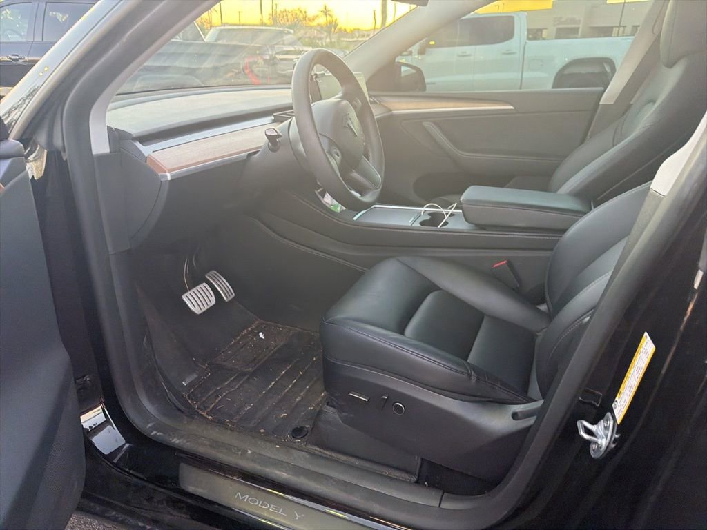 Used 2024 Tesla Model Y Performance image 10