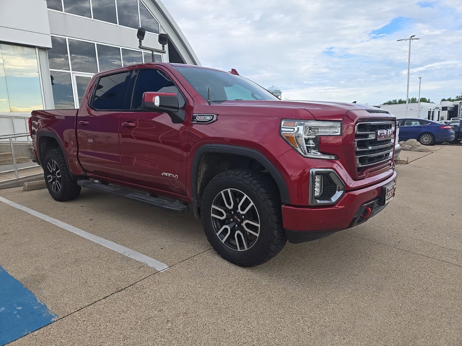 Used 2020 GMC Sierra 1500 AT4 w/ AT4 Premium Package AWD/4WD image 2