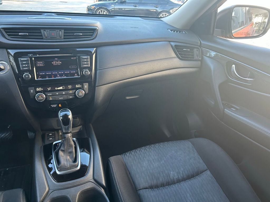 Used 2020 Nissan Rogue SV w/ Sun & Sound Touring Package image 11