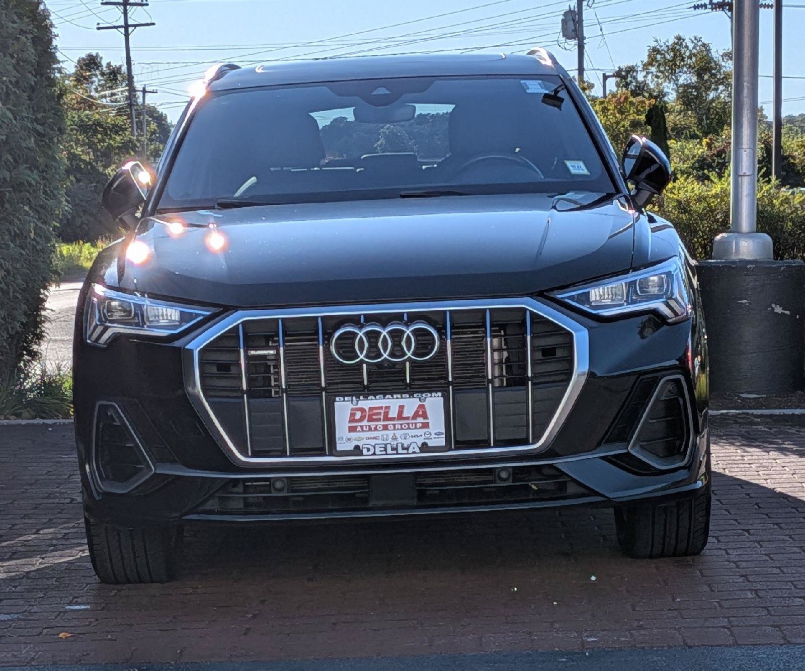 Used 2023 Audi Q3 2.0T Premium Plus w/ Premium Plus Package AWD/4WD image 2