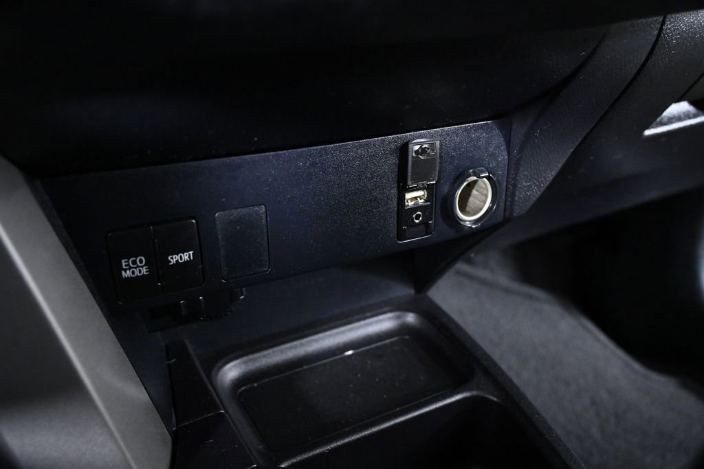 Used 2016 Toyota RAV4 LE FWD image 18