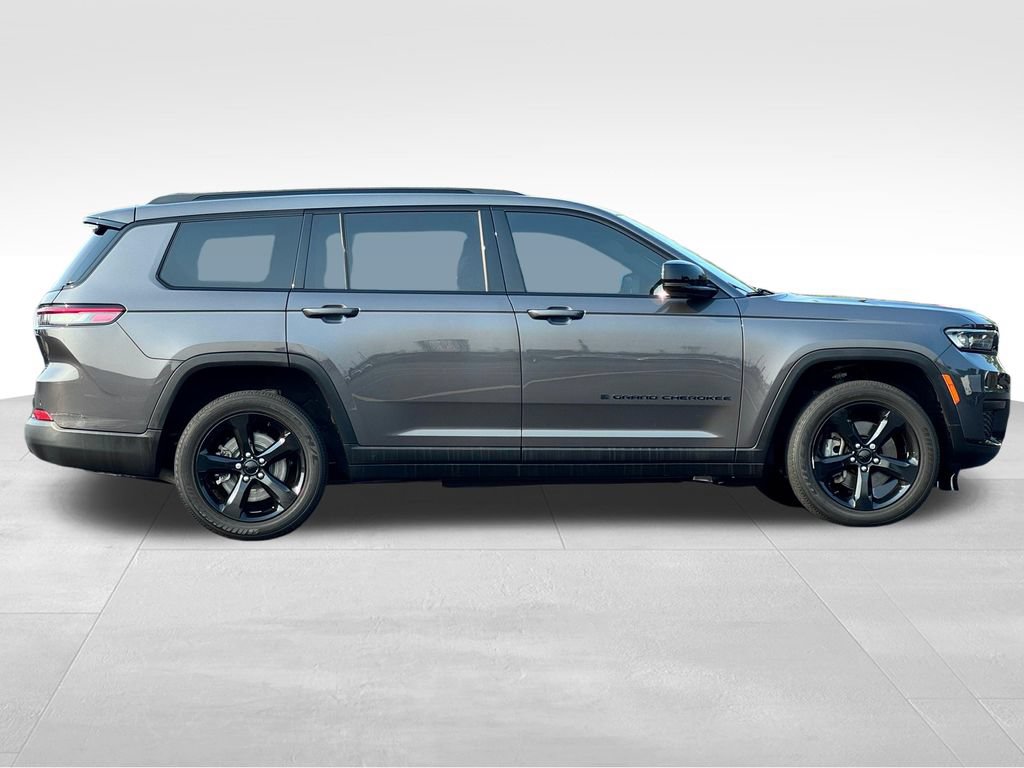 Used 2023 Jeep Grand Cherokee L Laredo AWD/4WD image 8