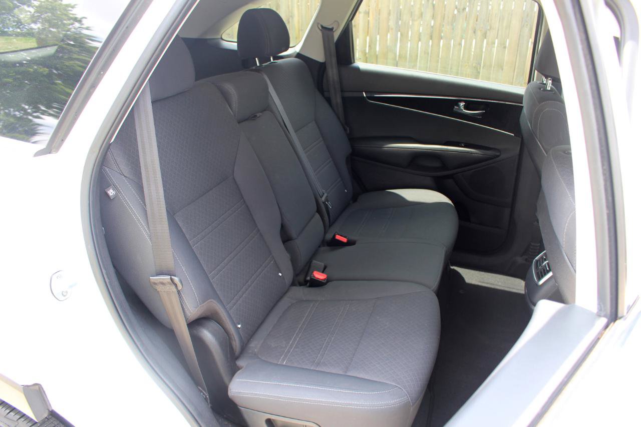 Used 2017 Kia Sorento FWD image 32