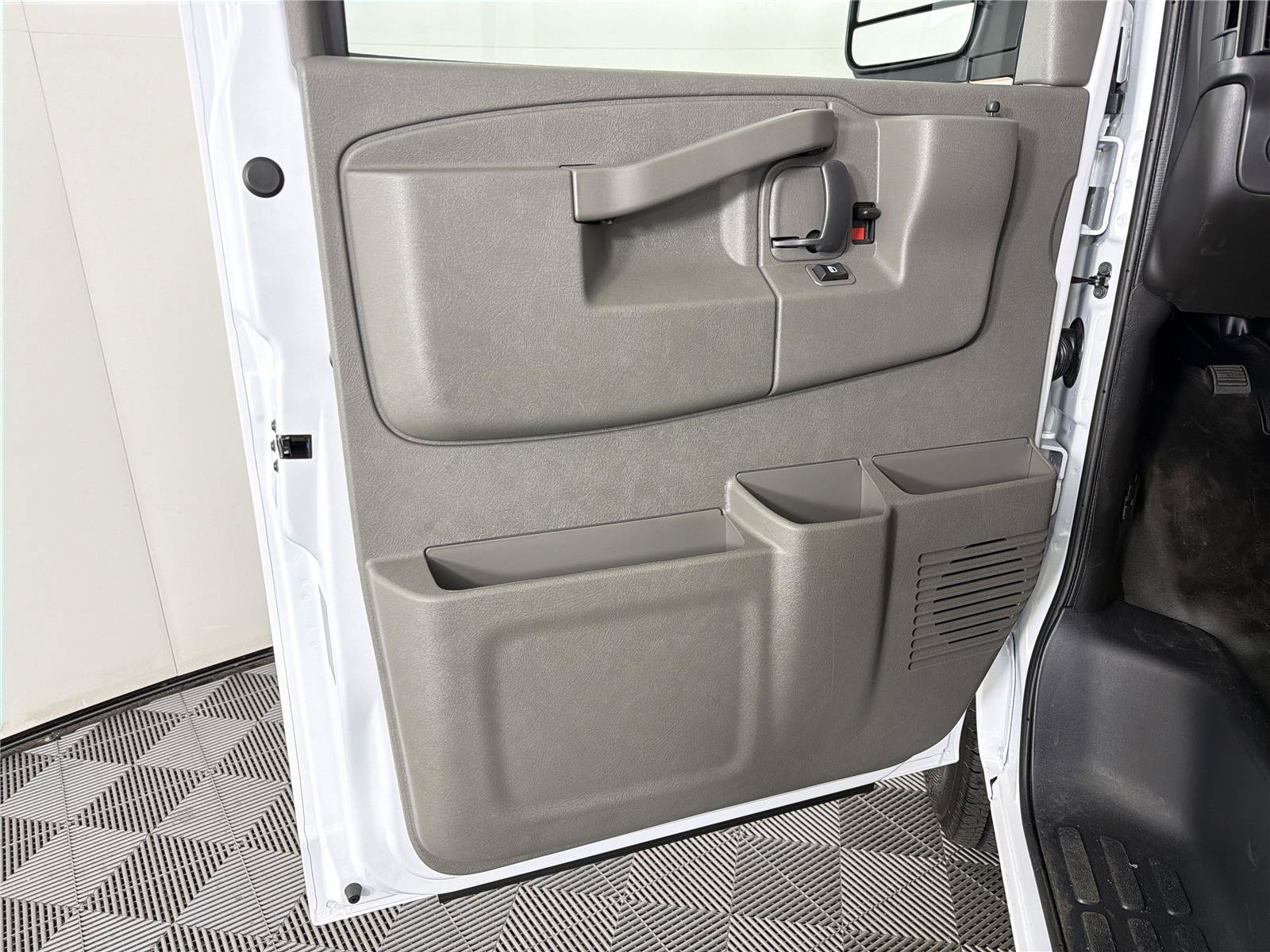 New 2026 GMC Savana 3500 Extended w/ Driver Convenience Package RWD image 8