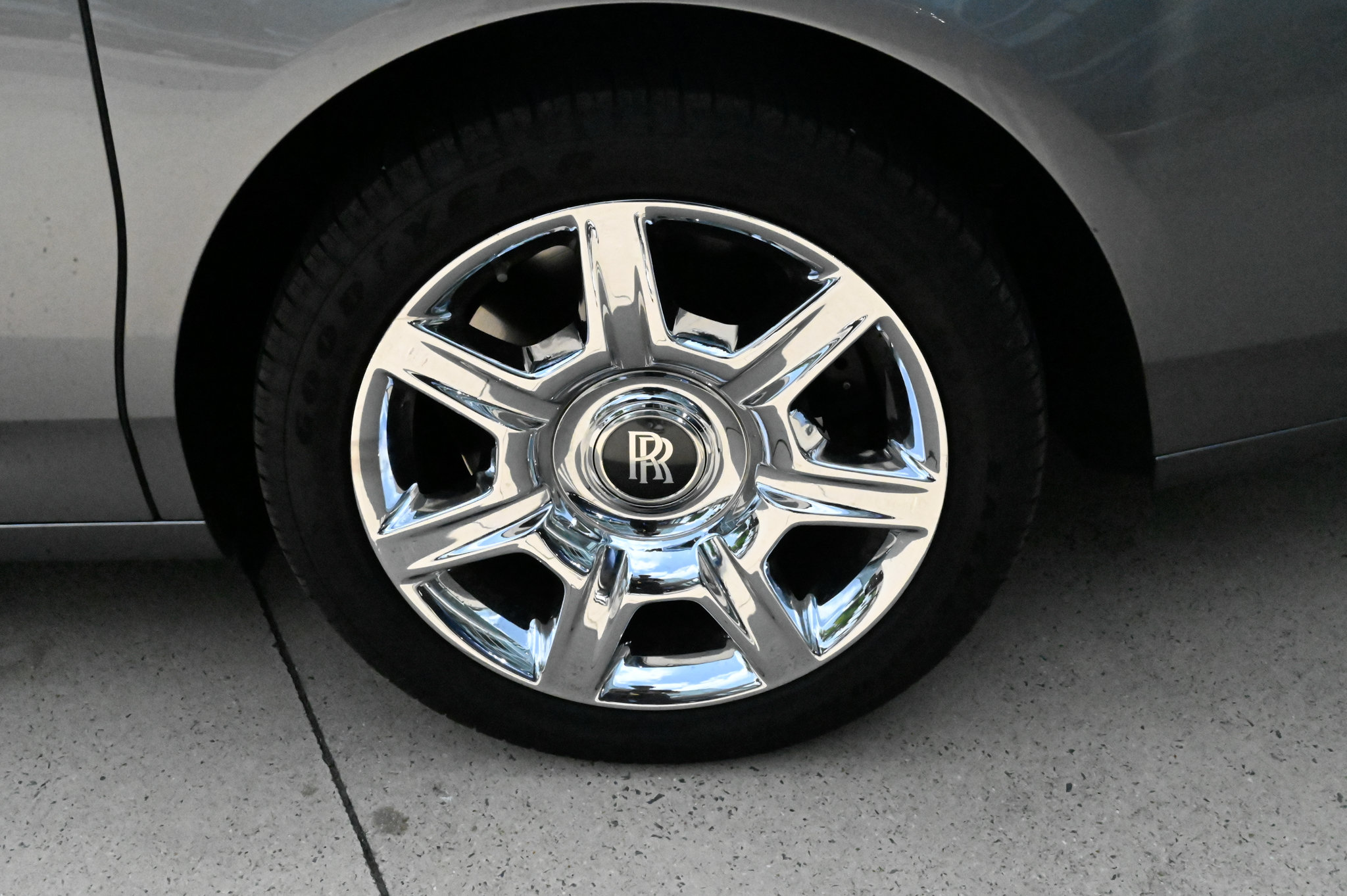 Used 2013 Rolls-Royce Ghost RWD image 46
