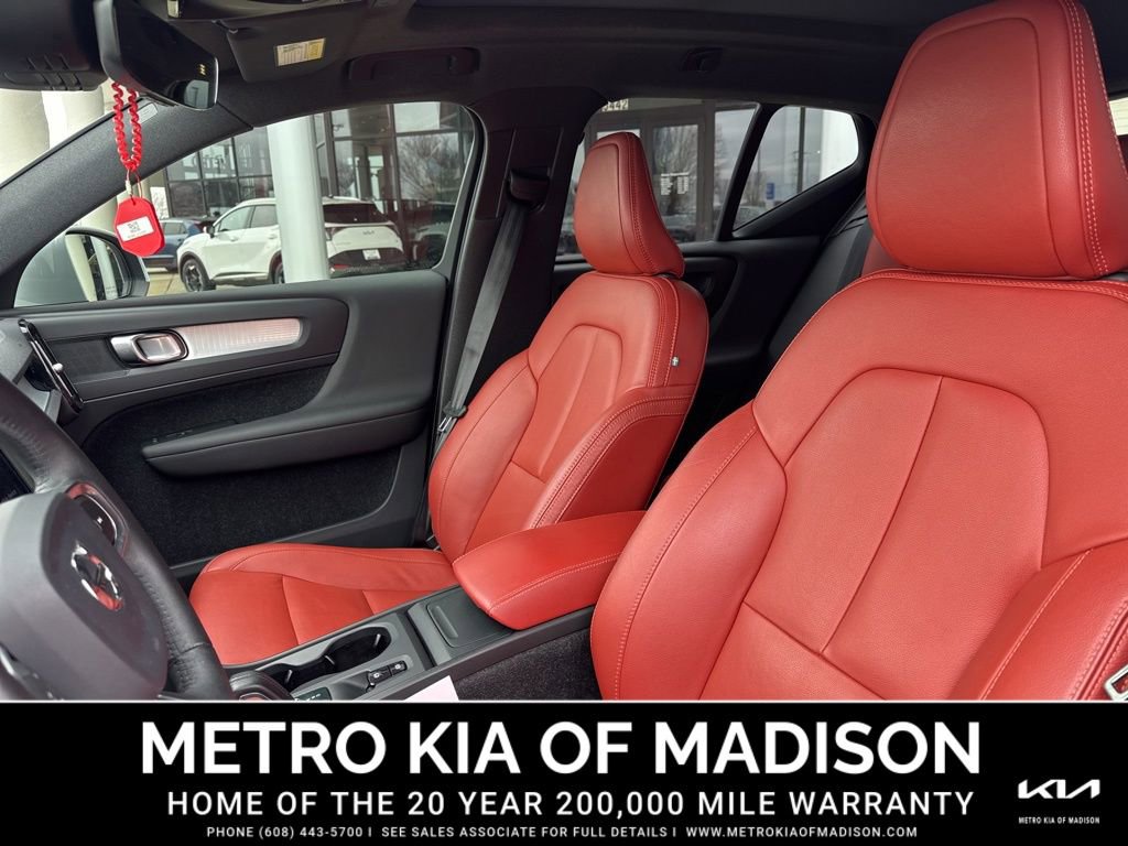 Used 2020 Volvo XC40 T5 Momentum image 14