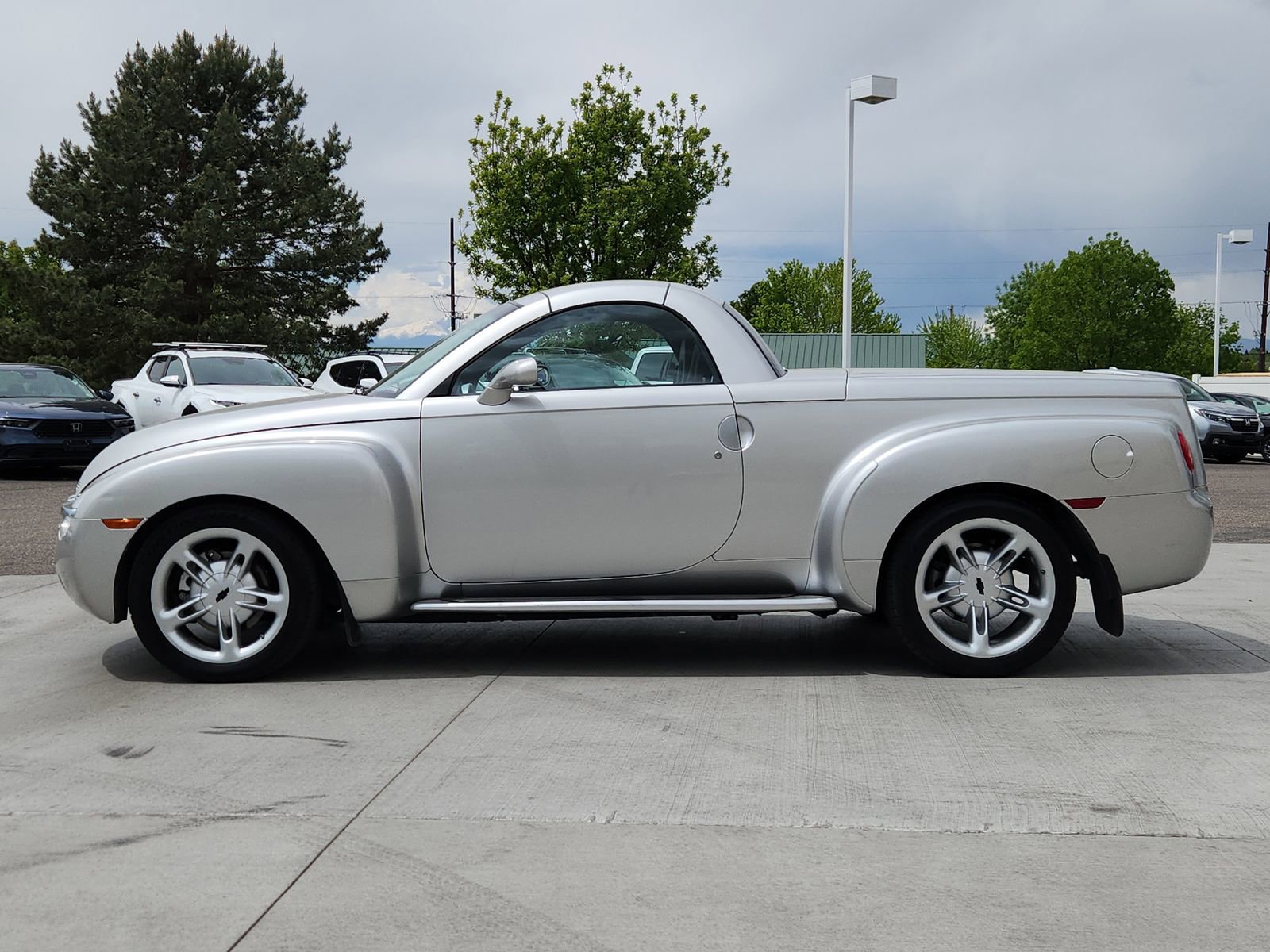 Used 2005 Chevrolet SSR w/ Preferred Equipment Group RWD image 2
