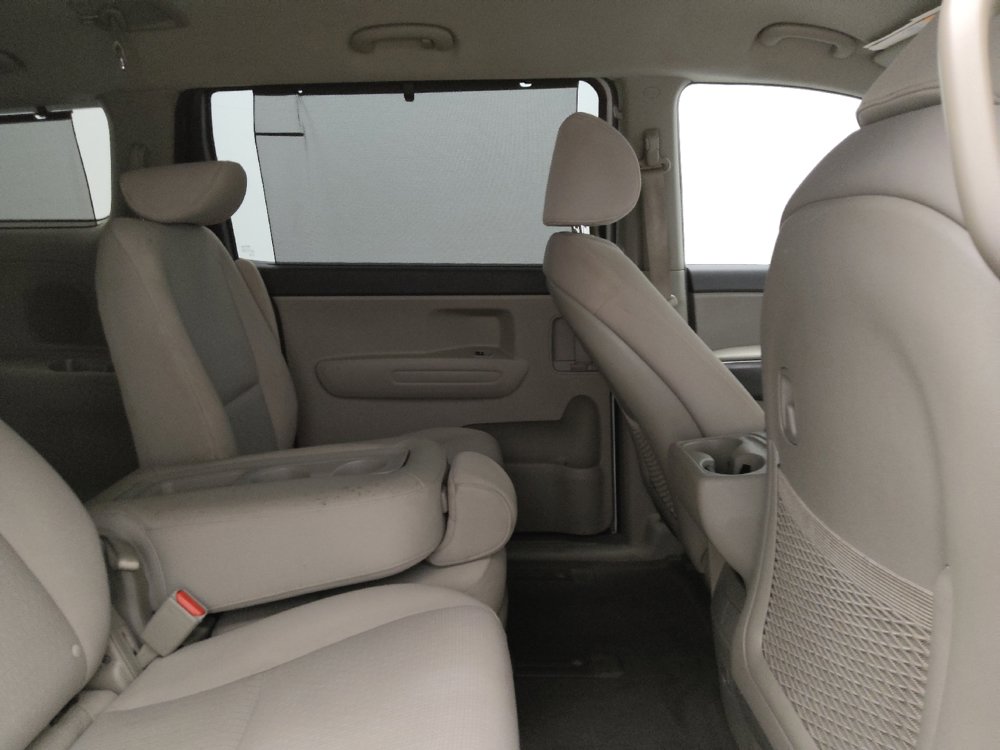 Used 2016 Kia Sedona LX w/ Option Group 020 FWD image 19