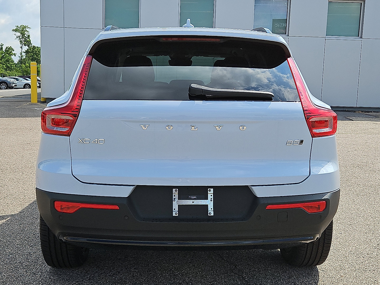 New 2026 Volvo XC40 B5 Plus w/ Protection Package Premier AWD/4WD image 5