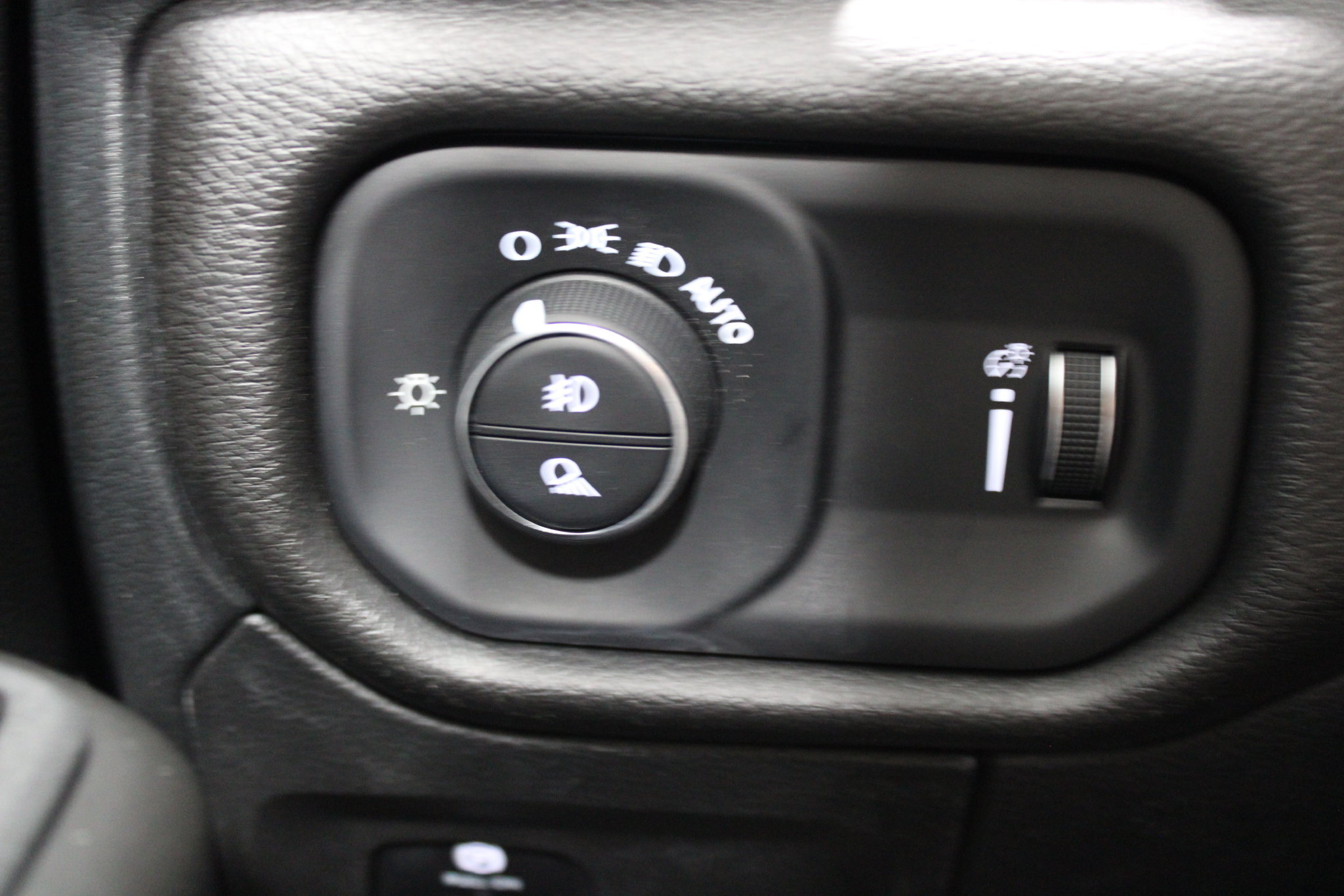 Used 2025 RAM 1500 Tradesman w/ Night Edition AWD/4WD image 35