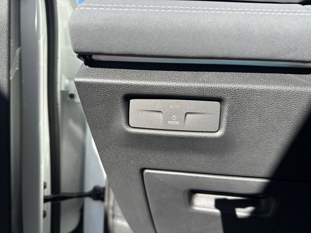 New 2026 Volkswagen Tiguan SE R-Line FWD image 18