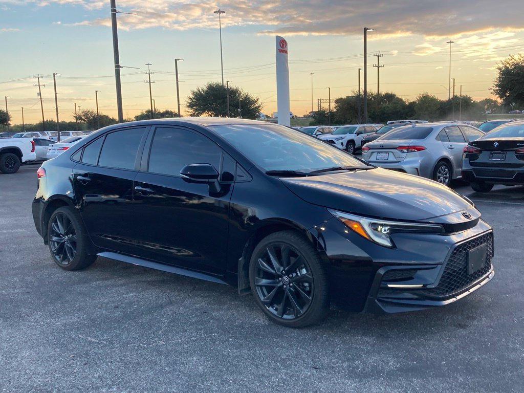 Used 2024 Toyota Corolla SE FWD image 3