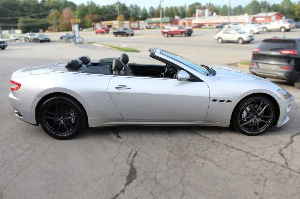 Used 2011 Maserati GranTurismo Convertible RWD image 12